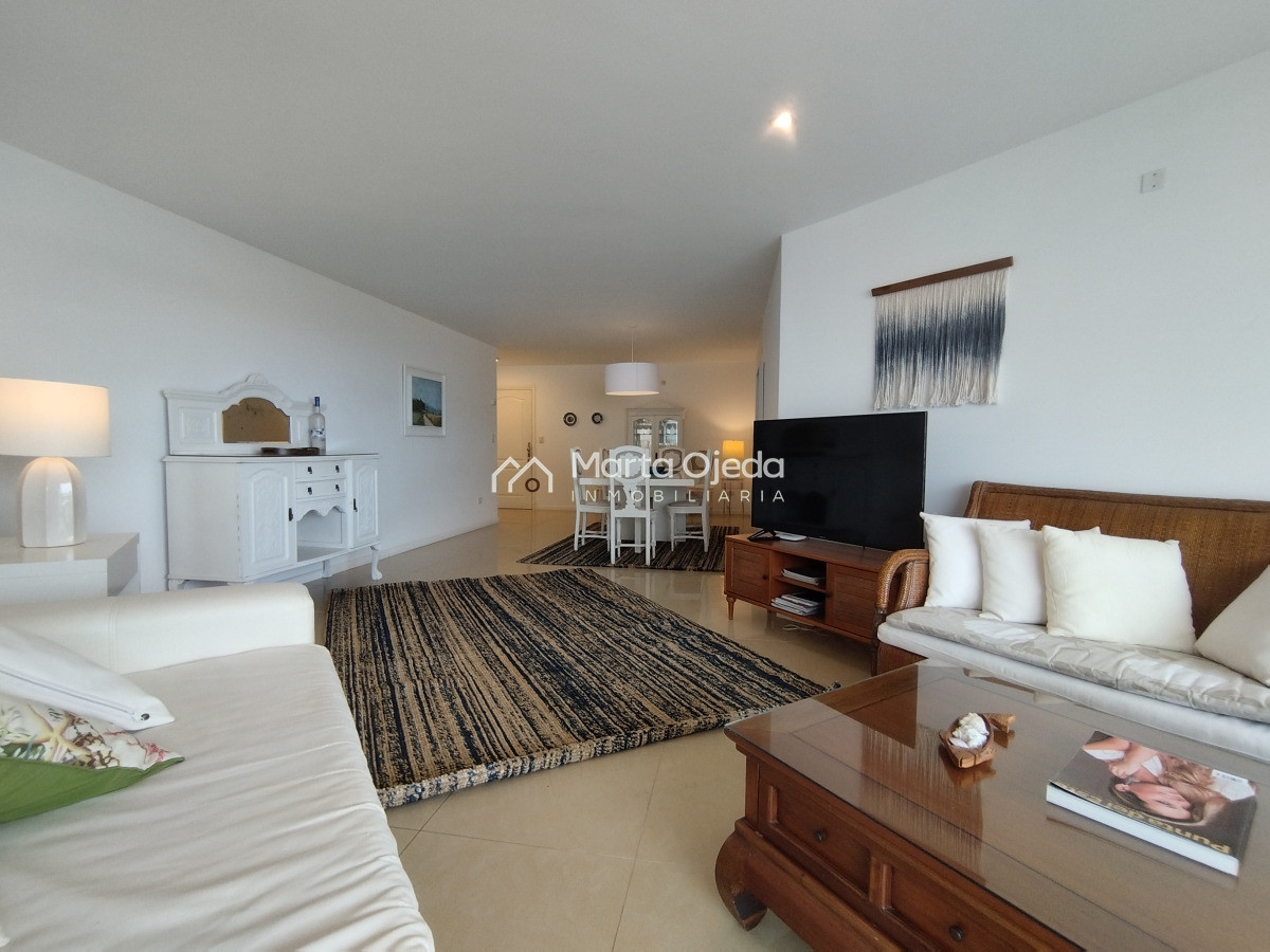 Apartamento ID.40932 - Alquiler y venta de apartamento de 3 dormitorios en Punta del Este