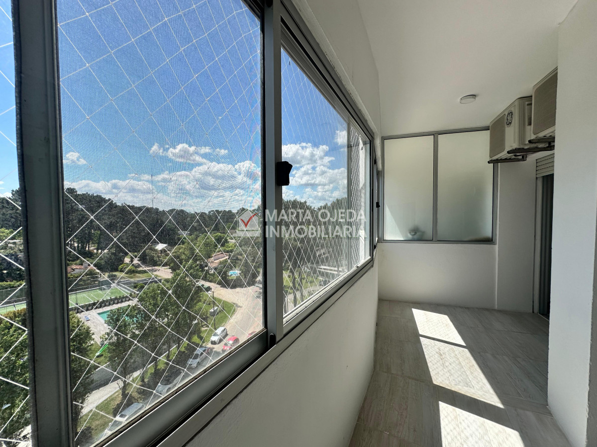 Apartamento ID.40952 - Apartamento de dos dormitorios y dependencia de servicio en venta en Punta del Este