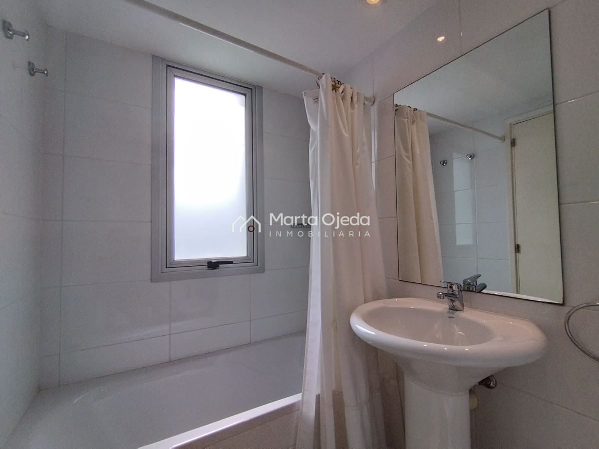 Apartamento ID.40932 - Alquiler y venta de apartamento de 3 dormitorios en Punta del Este