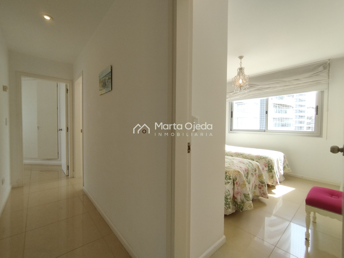 Apartamento ID.40932 - Alquiler y venta de apartamento de 3 dormitorios en Punta del Este