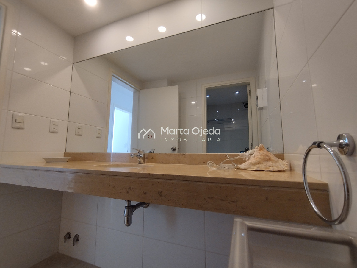 Apartamento ID.40932 - Alquiler y venta de apartamento de 3 dormitorios en Punta del Este