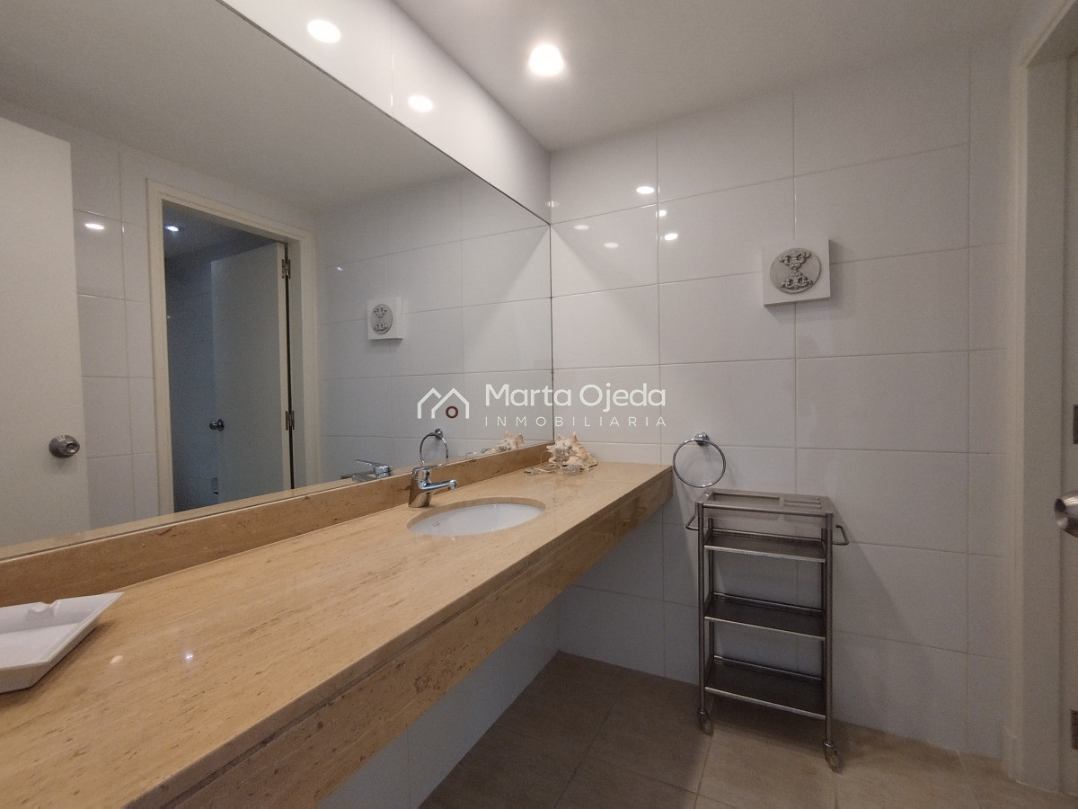 Apartamento ID.40932 - Alquiler y venta de apartamento de 3 dormitorios en Punta del Este