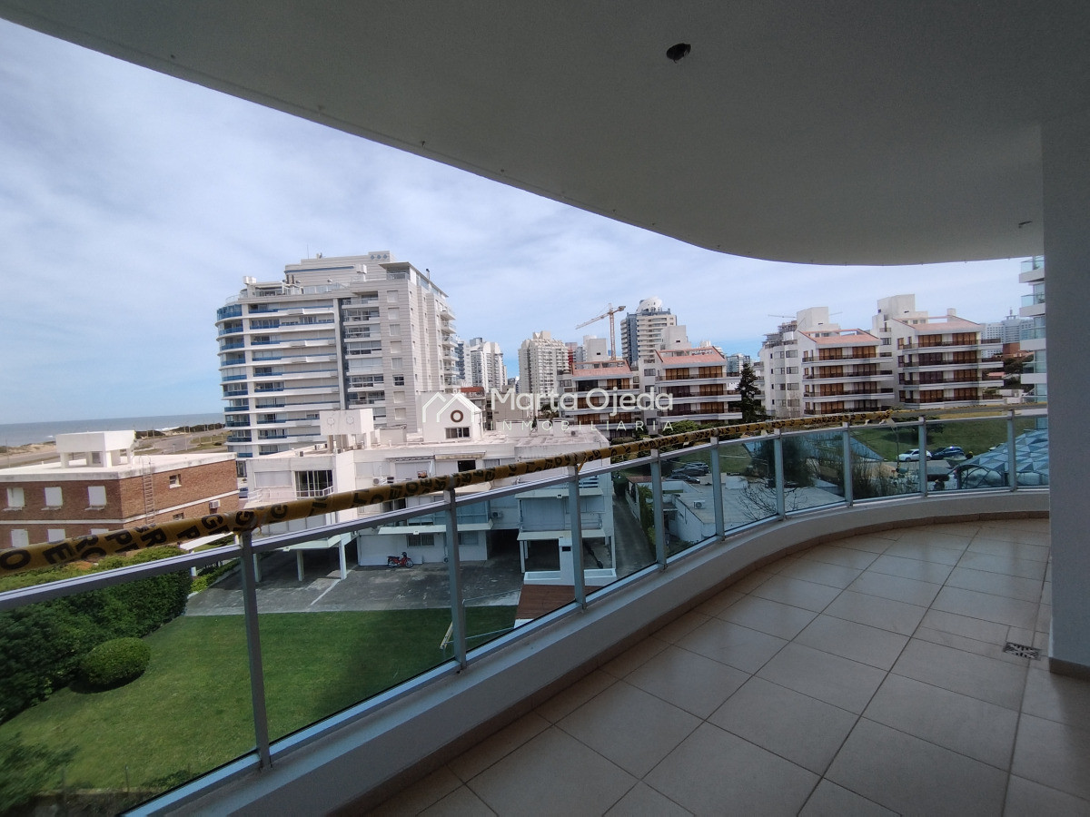 Apartamento ID.40932 - Alquiler y venta de apartamento de 3 dormitorios en Punta del Este
