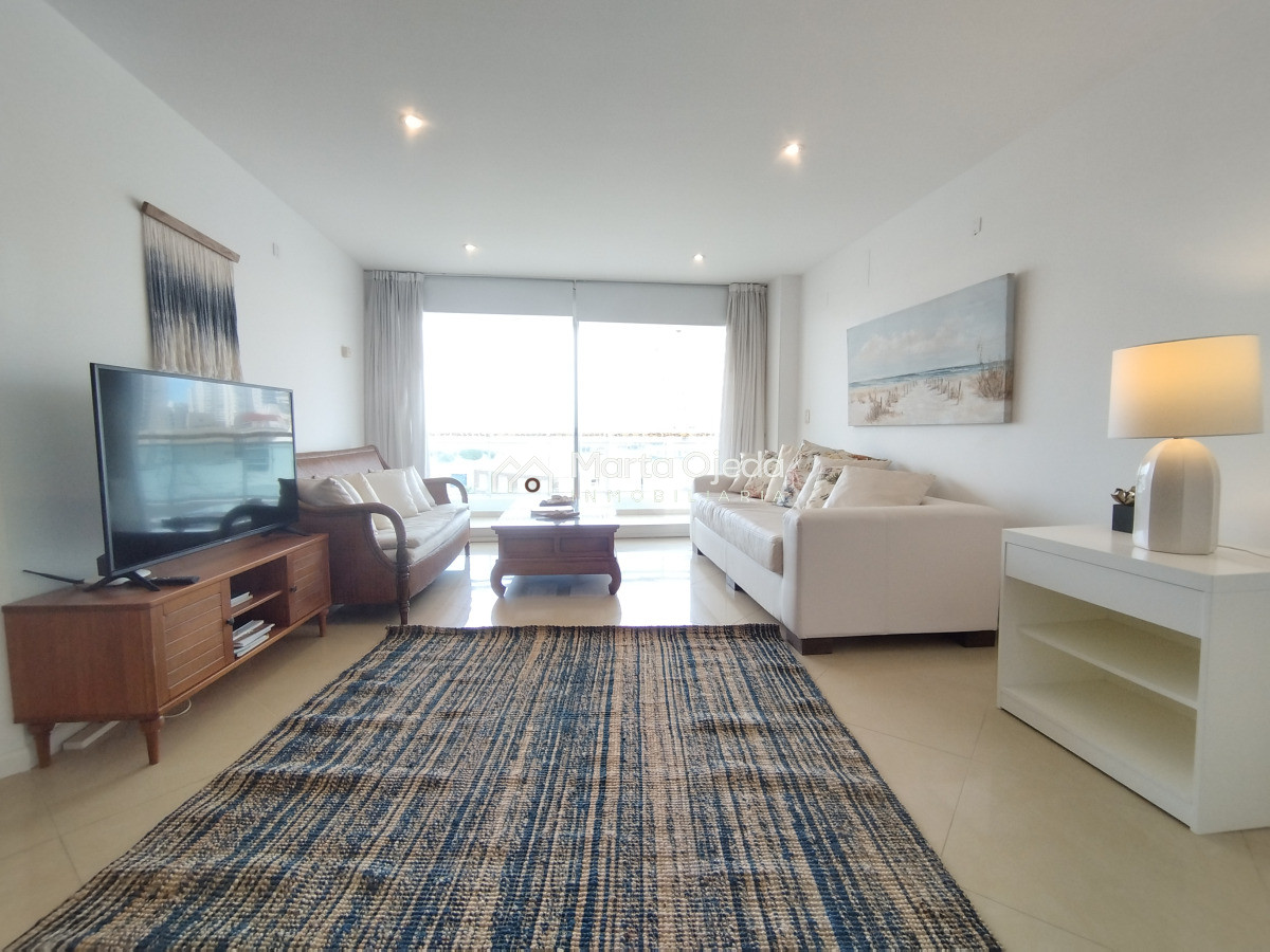Apartamento ID.40932 - Alquiler y venta de apartamento de 3 dormitorios en Punta del Este