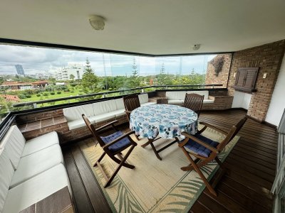 Apartamento en primera linea de playa brava.