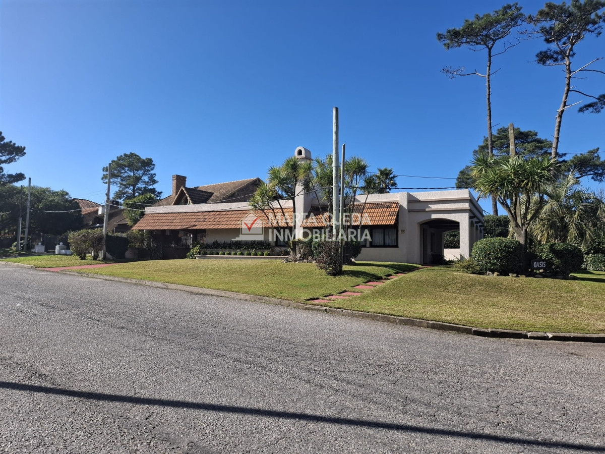 Casa ID.41000 - Casa en venta playa mansa, en impecable estado