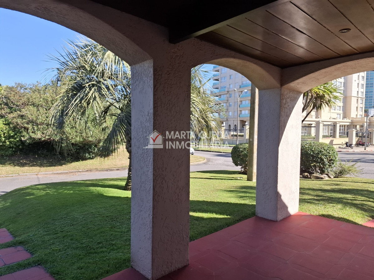 Casa ID.41000 - Casa en venta playa mansa, en impecable estado