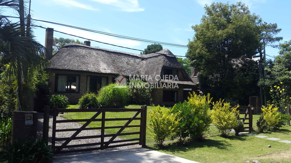 Casa ID.40977 - Alquiler y venta de casa de 3 dormitorios en Punta del Este