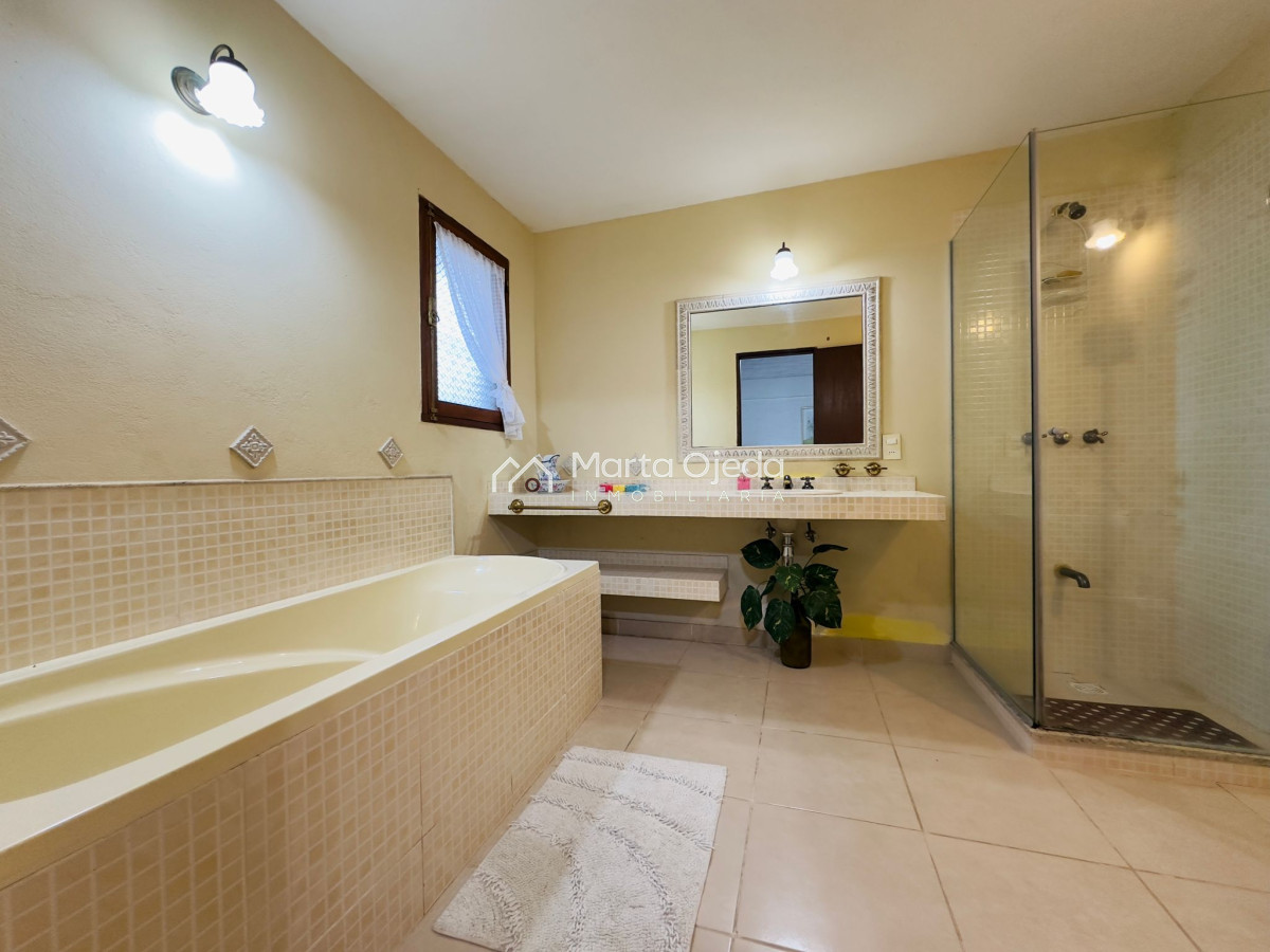 Casa ID.41002 - Casa en VENTA, 3 dormitorios, Punta del Este