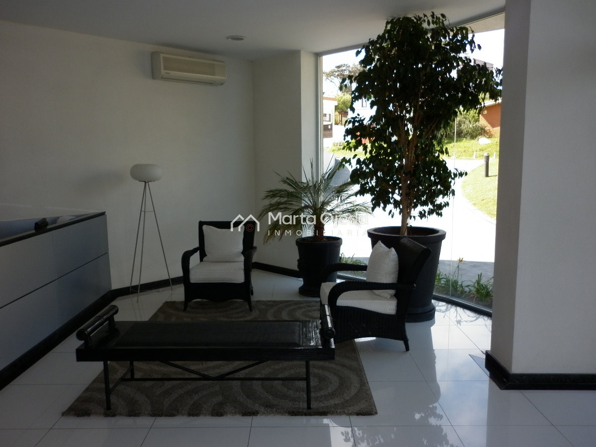 Apartamento ID.40932 - Alquiler y venta de apartamento de 3 dormitorios en Punta del Este