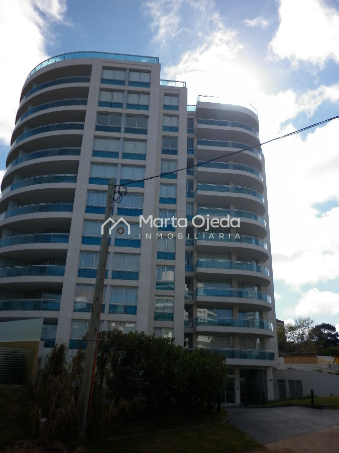 Apartamento ID.40932 - Alquiler y venta de apartamento de 3 dormitorios en Punta del Este