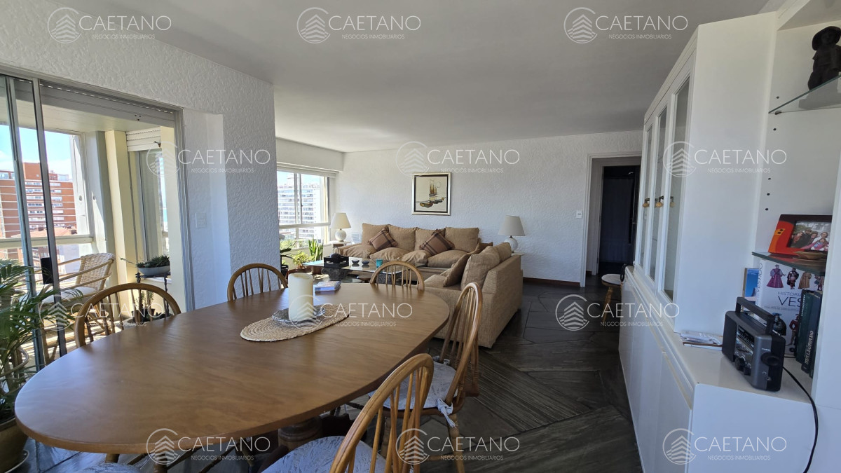 Apartamento en venta de 3 dormitorios en Punta del Este - DMC14222A