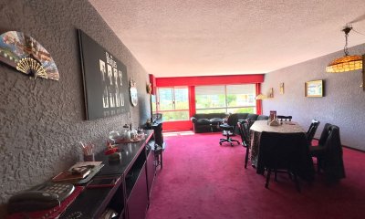 Apartamento en venta de 3 dormitorios, 2 baños.