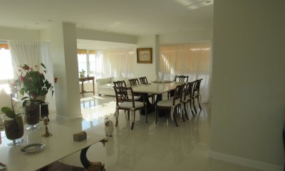Venta  Y alquiler de apartamento de 3 dormitorios en Punta del Este