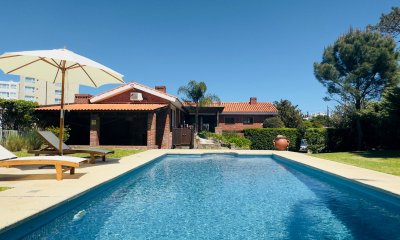 alquiler de casa con Piscina y vista al mar