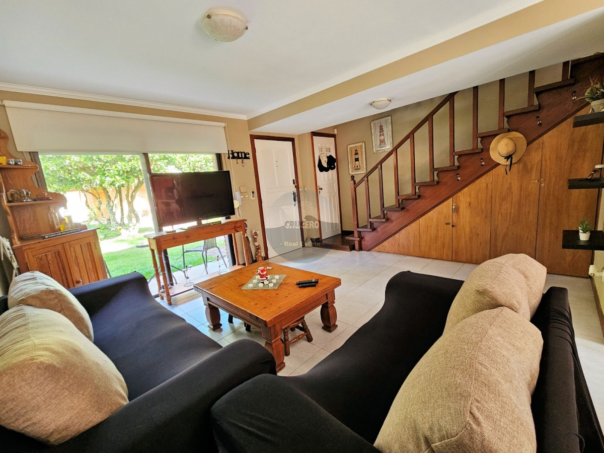 Casa ID.6088 - VENTA DE CASA DE 2 DORMITORIOS Y MEDIO EN ROOSEVELT