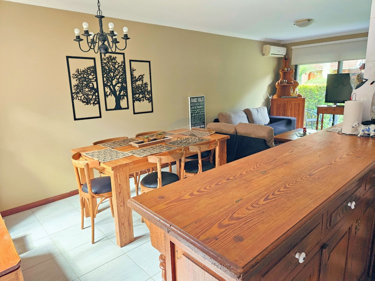 Casa ID.6088 - VENTA DE CASA DE 2 DORMITORIOS Y MEDIO EN ROOSEVELT