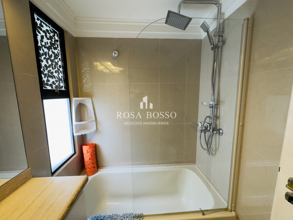 Apartamento ID.9466 - Apartamento en venta, 3 dormitorios, vista al mar, primera linea, playa mansa.