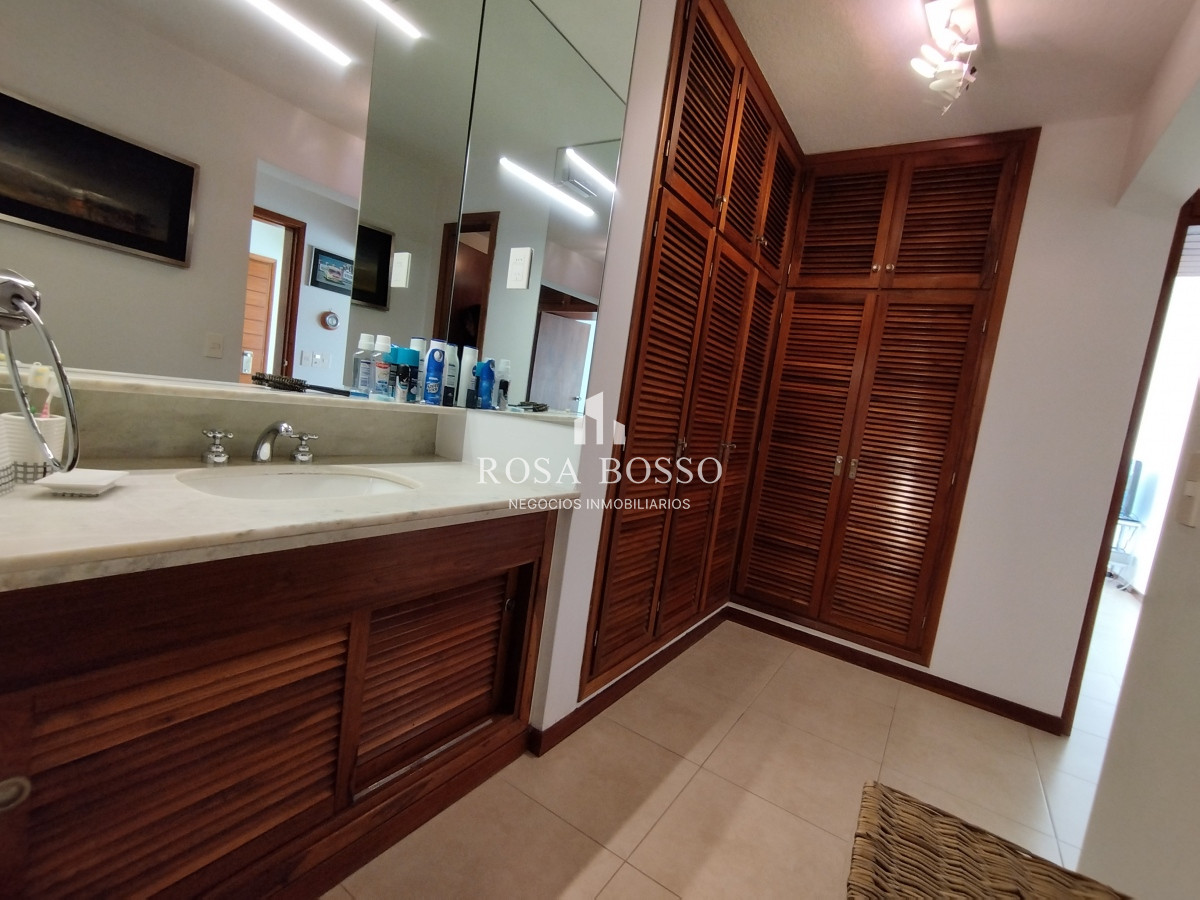 Apartamento ID.9408 - Apartamento en venta frente a playa mansa