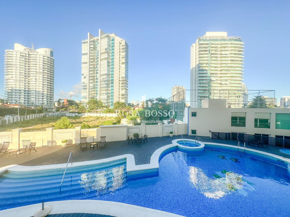 Apartamento ID.9438 - Venta de apartamento de tres dormitorios en Coral Tower, Punta del Este.