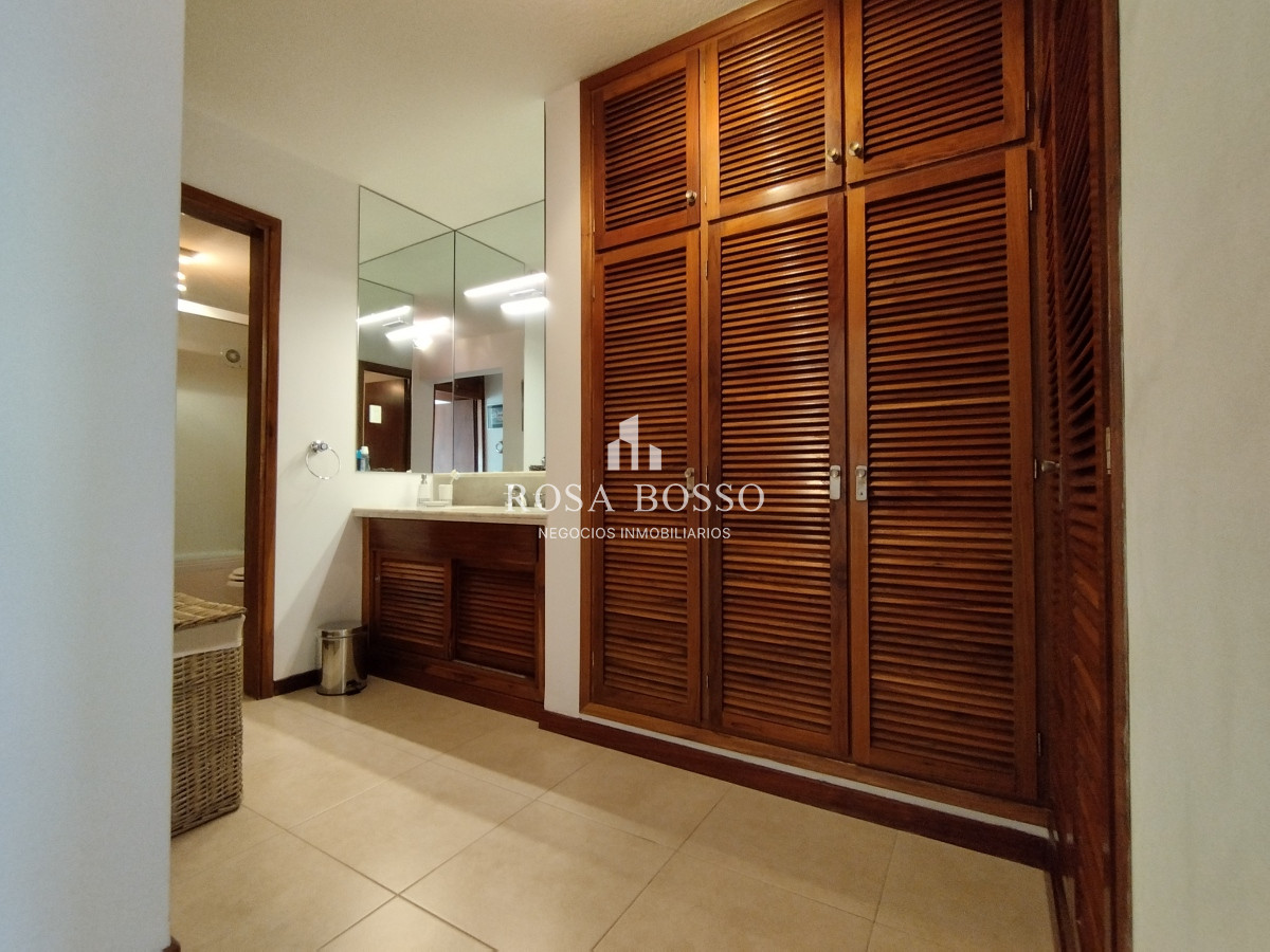 Apartamento ID.9408 - Apartamento en venta frente a playa mansa