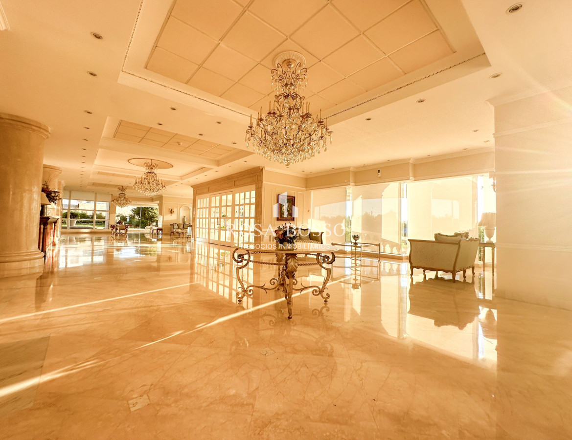 Apartamento ID.9438 - Venta de apartamento de tres dormitorios en Coral Tower, Punta del Este.