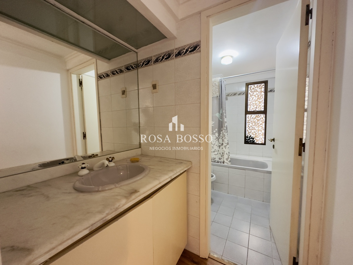 Apartamento ID.9466 - Apartamento en venta, 3 dormitorios, vista al mar, primera linea, playa mansa.