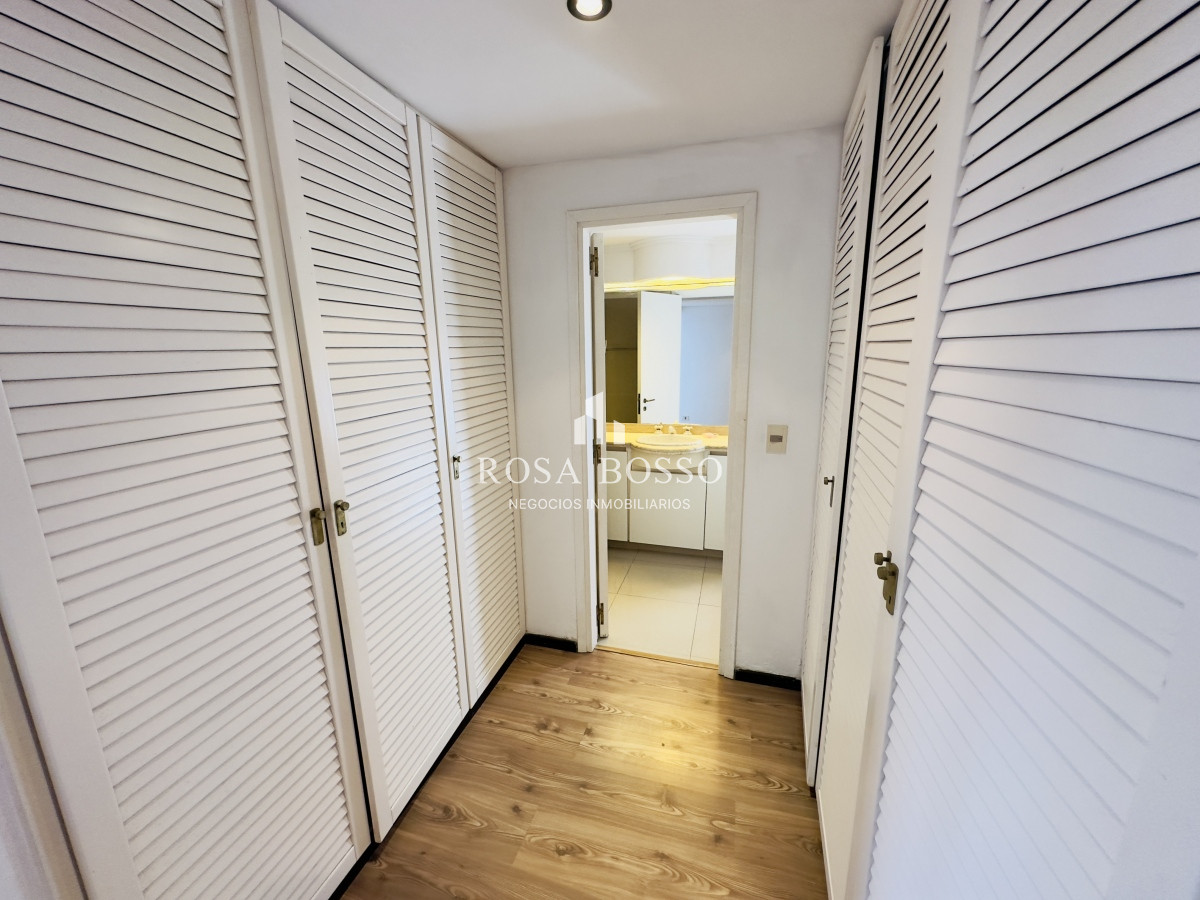 Apartamento ID.9466 - Apartamento en venta, 3 dormitorios, vista al mar, primera linea, playa mansa.