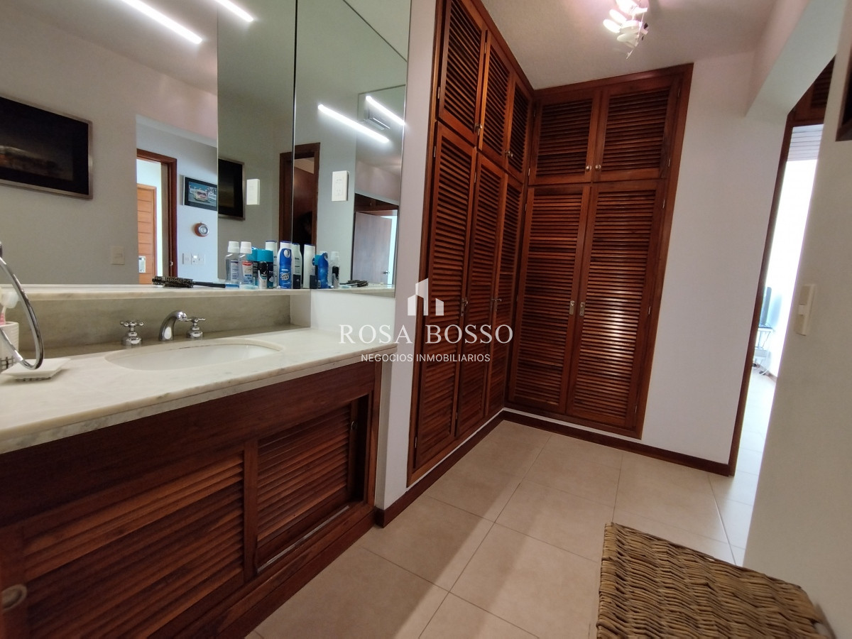 Apartamento ID.9408 - Apartamento en venta frente a playa mansa