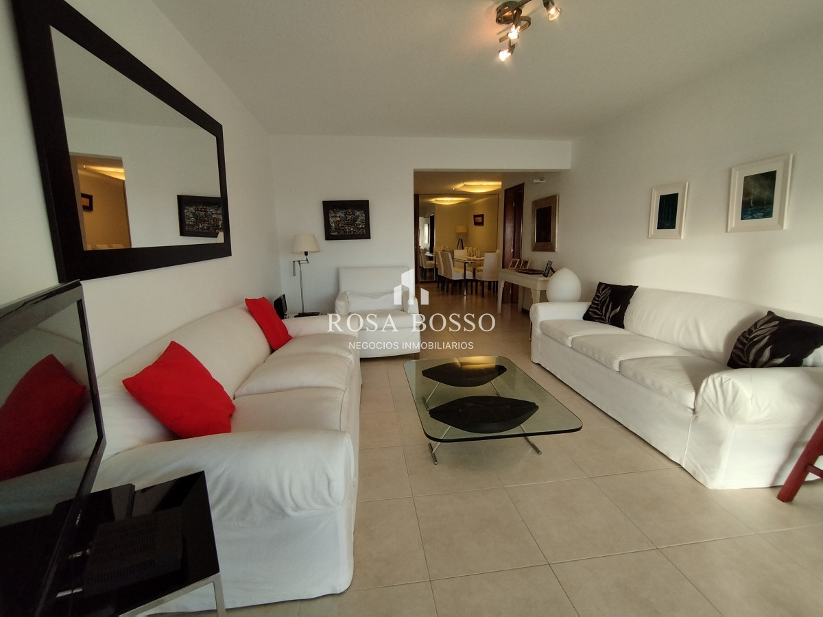 Apartamento ID.9408 - Apartamento en venta frente a playa mansa