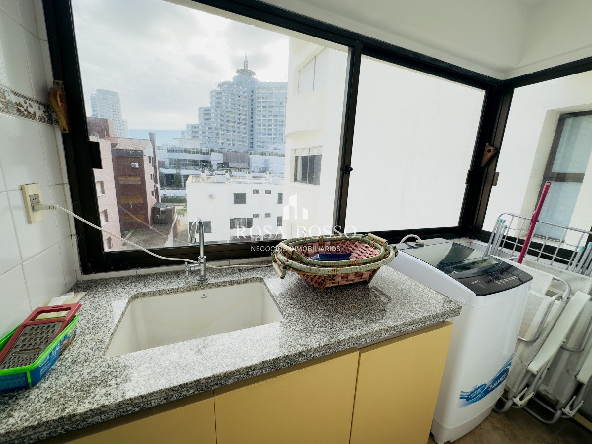 Apartamento ID.9466 - Apartamento en venta, 3 dormitorios, vista al mar, primera linea, playa mansa.