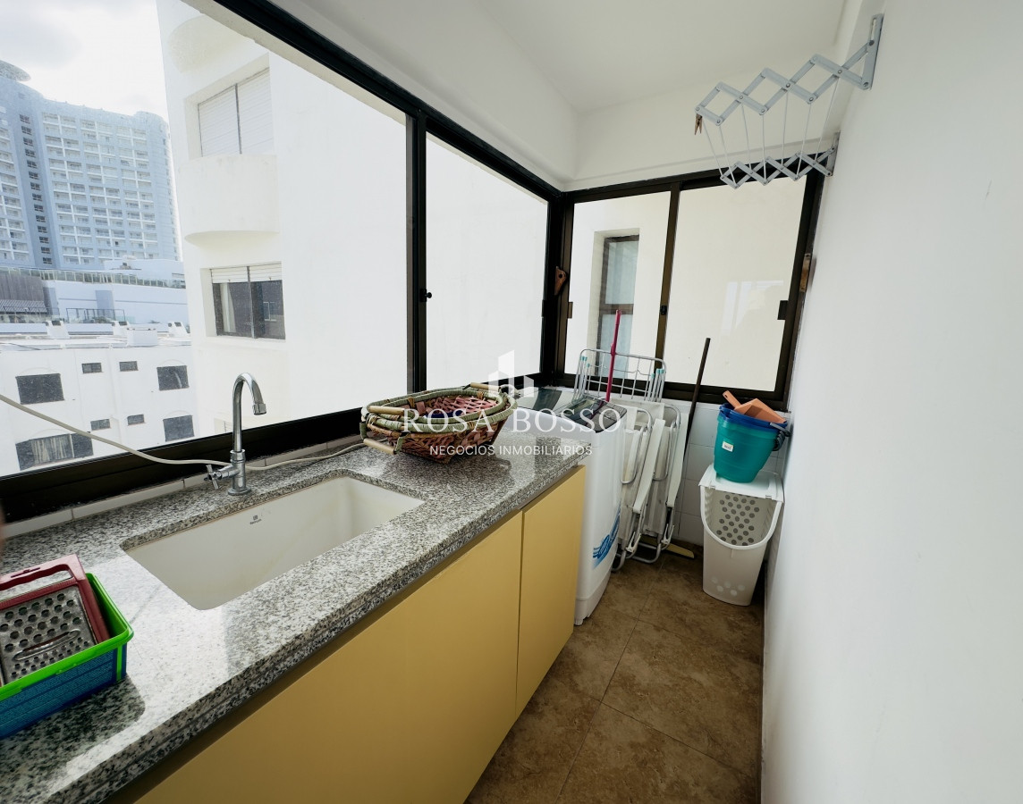 Apartamento ID.9466 - Apartamento en venta, 3 dormitorios, vista al mar, primera linea, playa mansa.