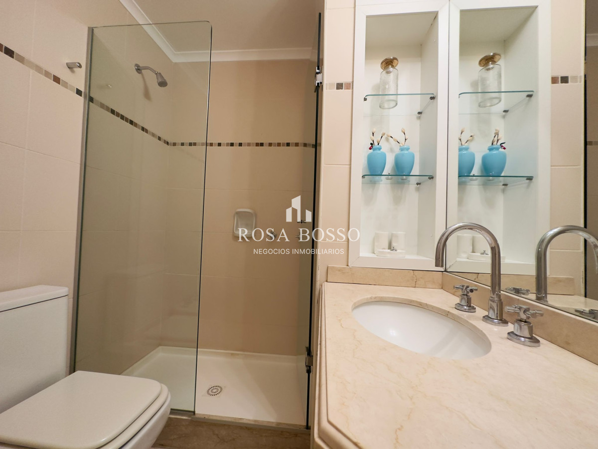 Apartamento ID.7249 - Venta y alquiler de apartamento de dos dormitorios en Punta del Este