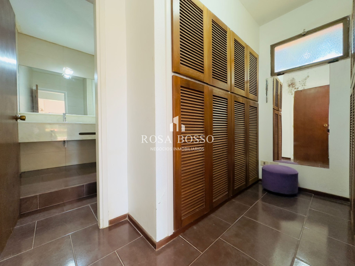 Apartamento ID.9100 - Casa en Venta, 5 dormitorios, 50 metros de la playa.