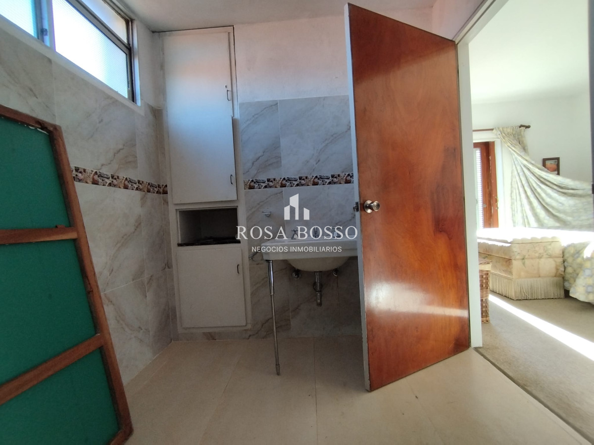 Apartamento ID.8857 - Venta y alquiler de casa en playa mansa Punta del Esate de 4 dormitorios 