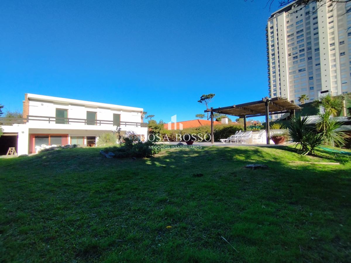 Apartamento ID.8857 - Venta y alquiler de casa en playa mansa Punta del Esate de 4 dormitorios 