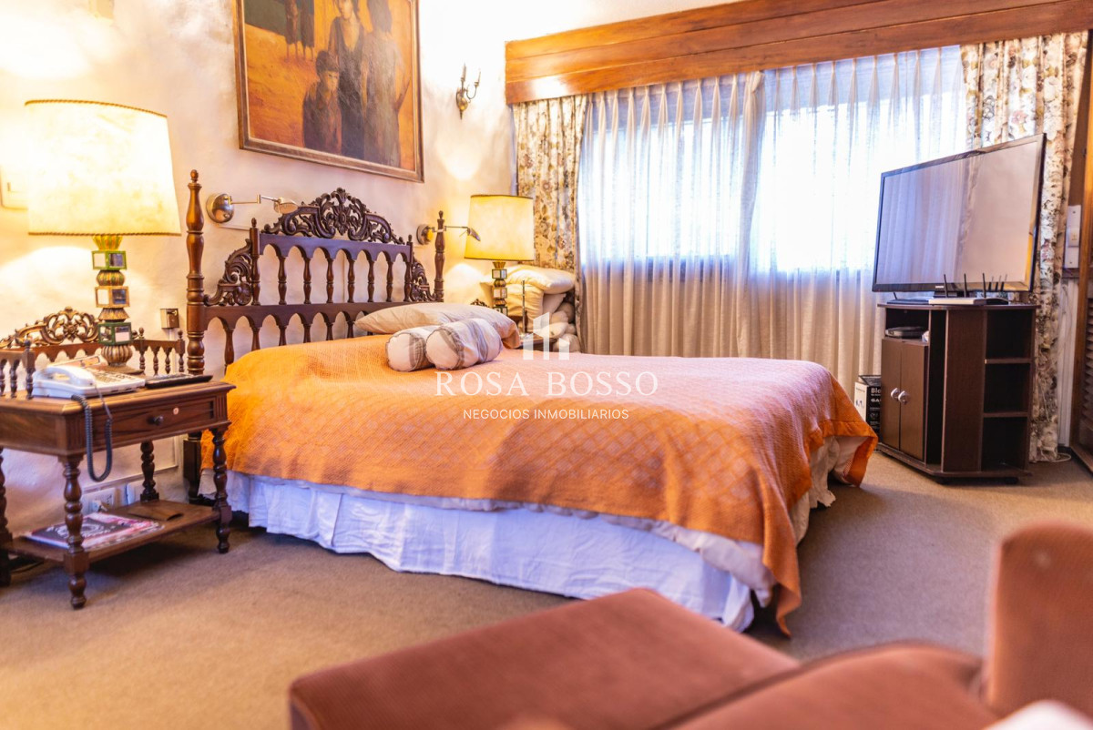 Casa ID.9099 - Casa en venta de 6 dormitorios, playa mansa, Punta del este.