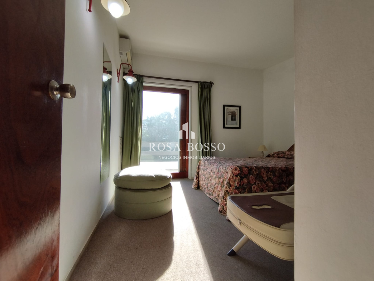 Apartamento ID.8857 - Venta y alquiler de casa en playa mansa Punta del Esate de 4 dormitorios 