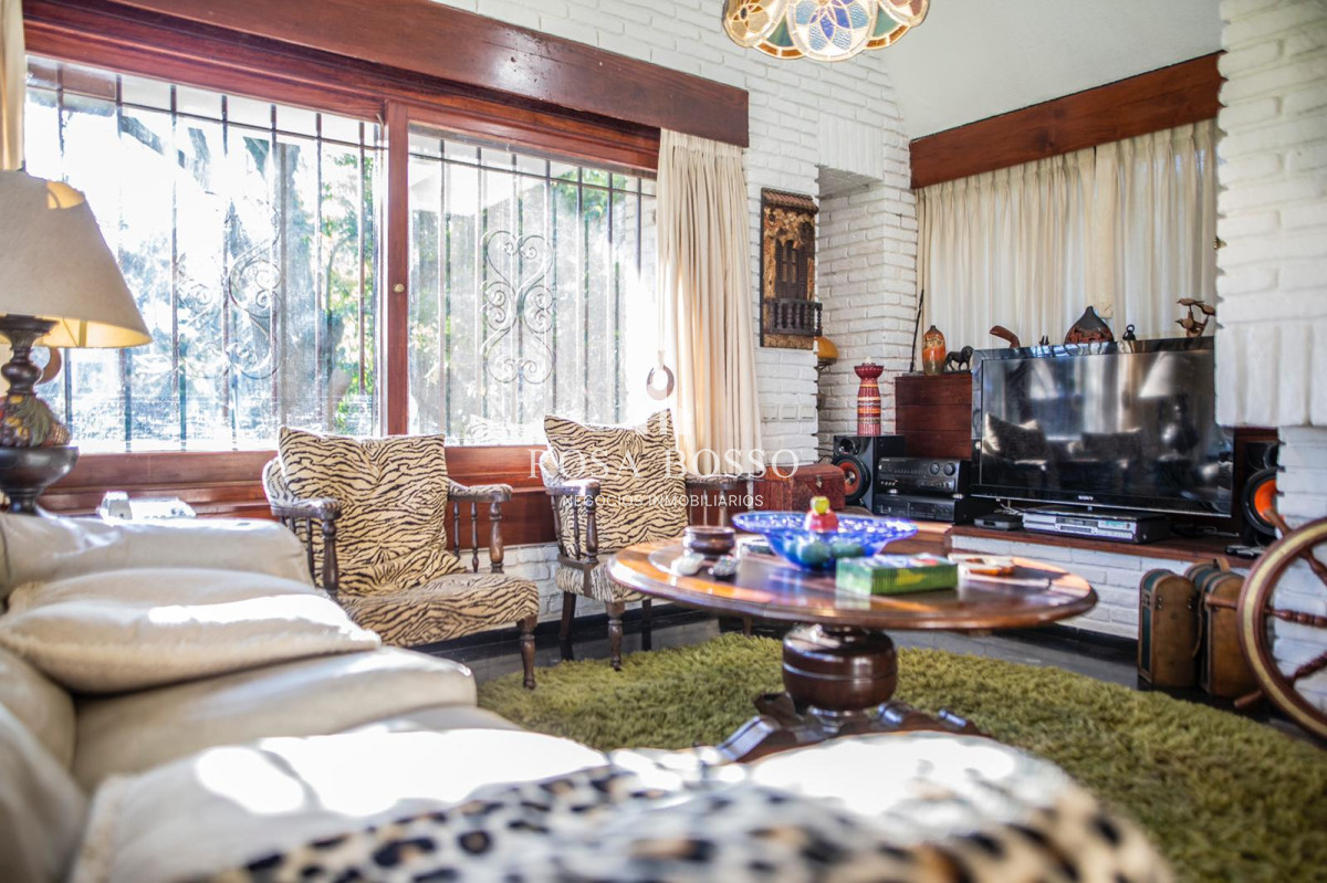 Casa ID.9099 - Casa en venta de 6 dormitorios, playa mansa, Punta del este.