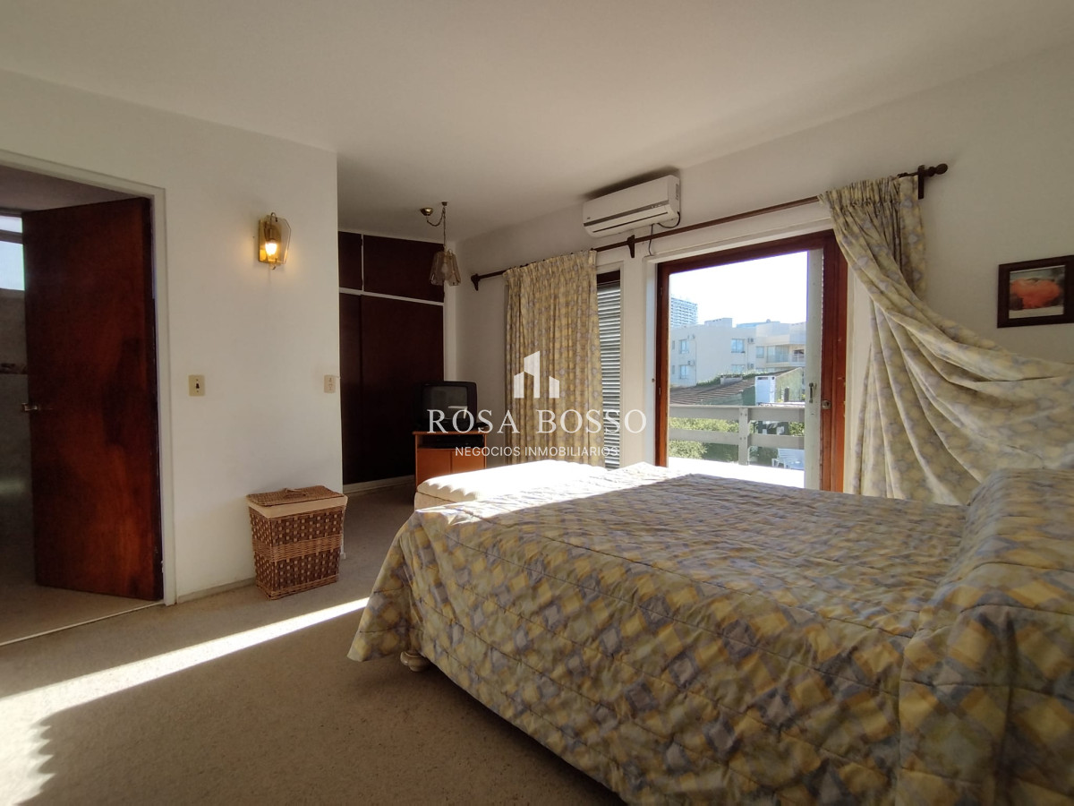 Apartamento ID.8857 - Venta y alquiler de casa en playa mansa Punta del Esate de 4 dormitorios 