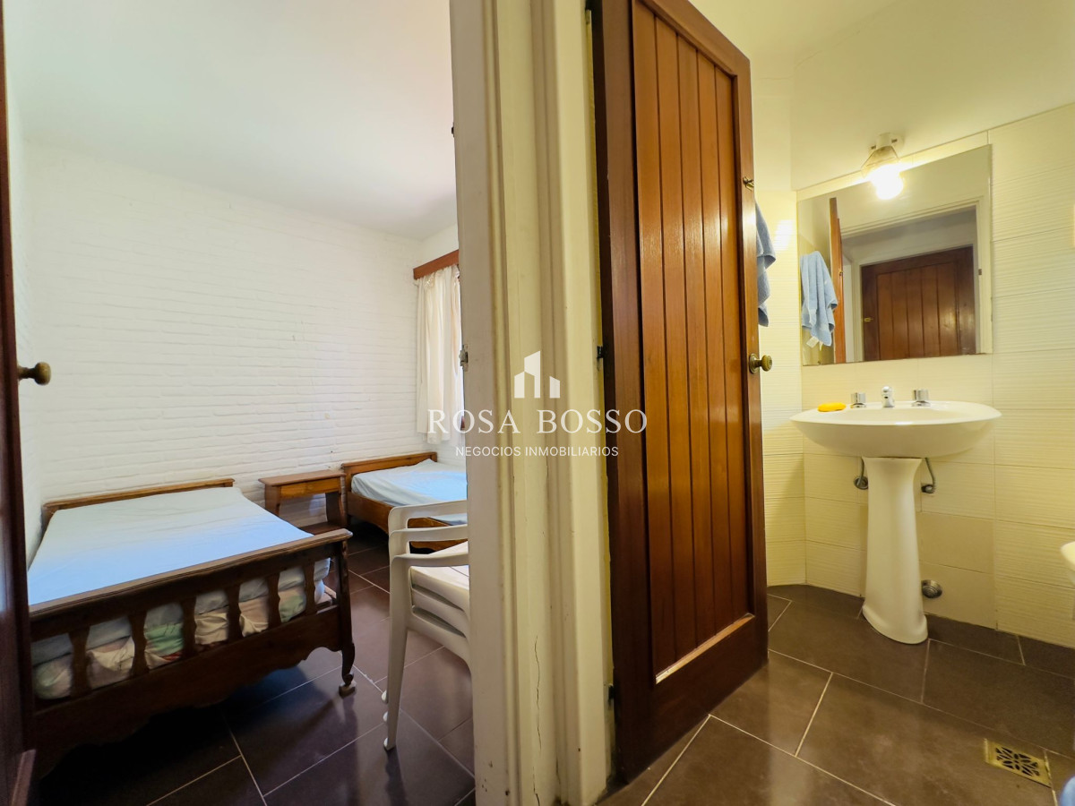 Apartamento ID.9100 - Casa en Venta, 5 dormitorios, 50 metros de la playa.