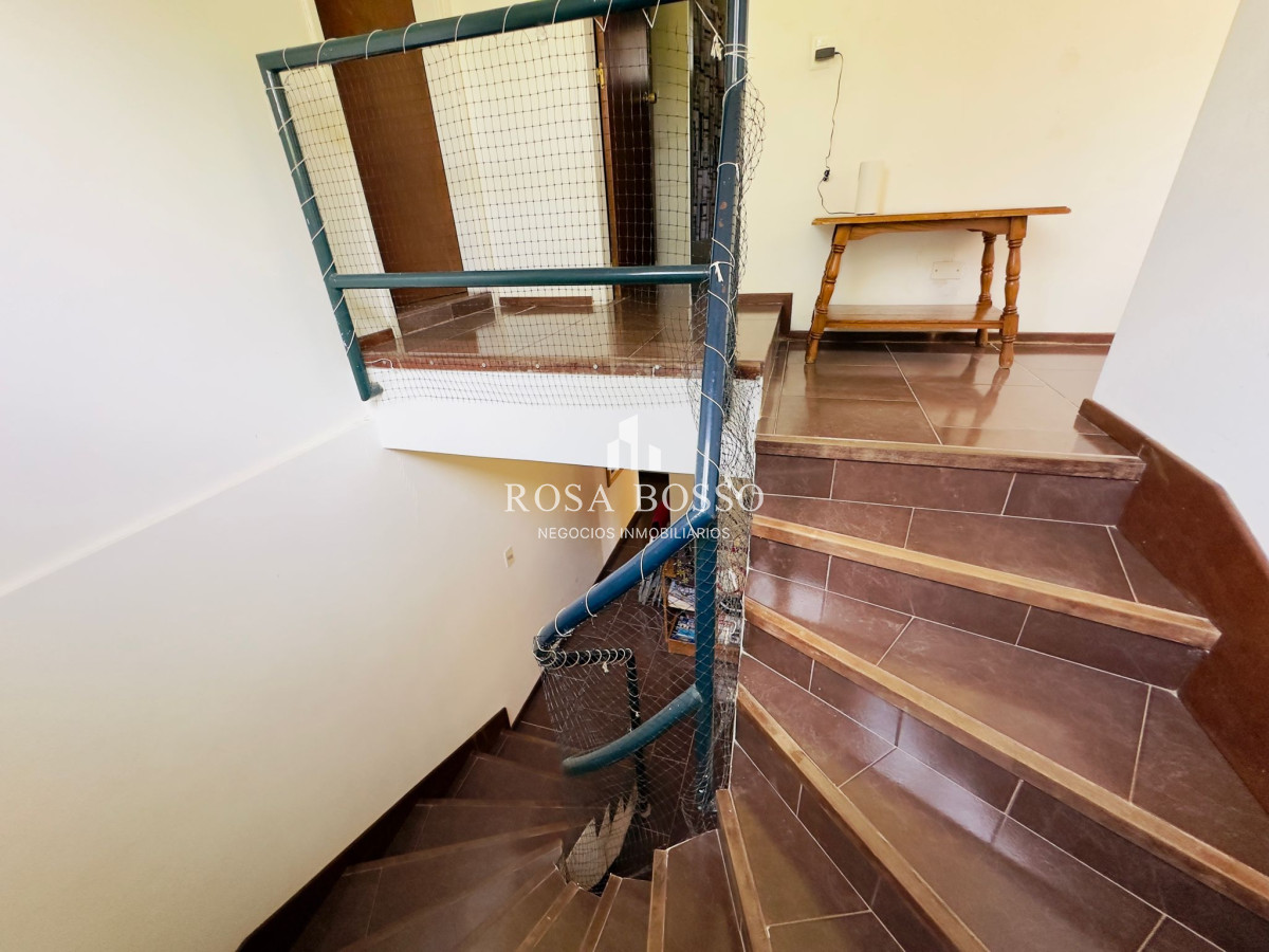 Apartamento ID.9100 - Casa en Venta, 5 dormitorios, 50 metros de la playa.