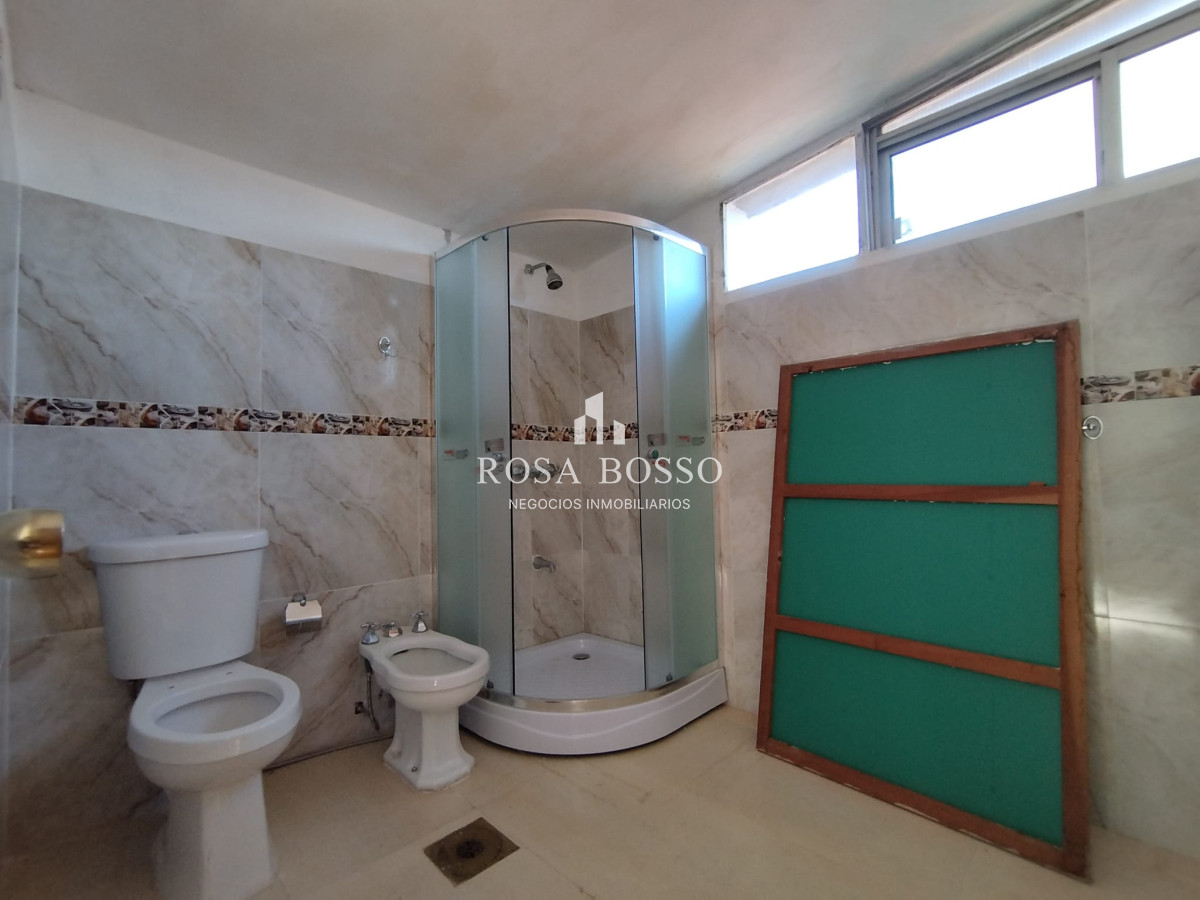 Apartamento ID.8857 - Venta y alquiler de casa en playa mansa Punta del Esate de 4 dormitorios 