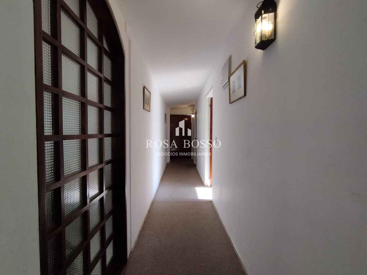 Apartamento ID.8857 - Venta y alquiler de casa en playa mansa Punta del Esate de 4 dormitorios 