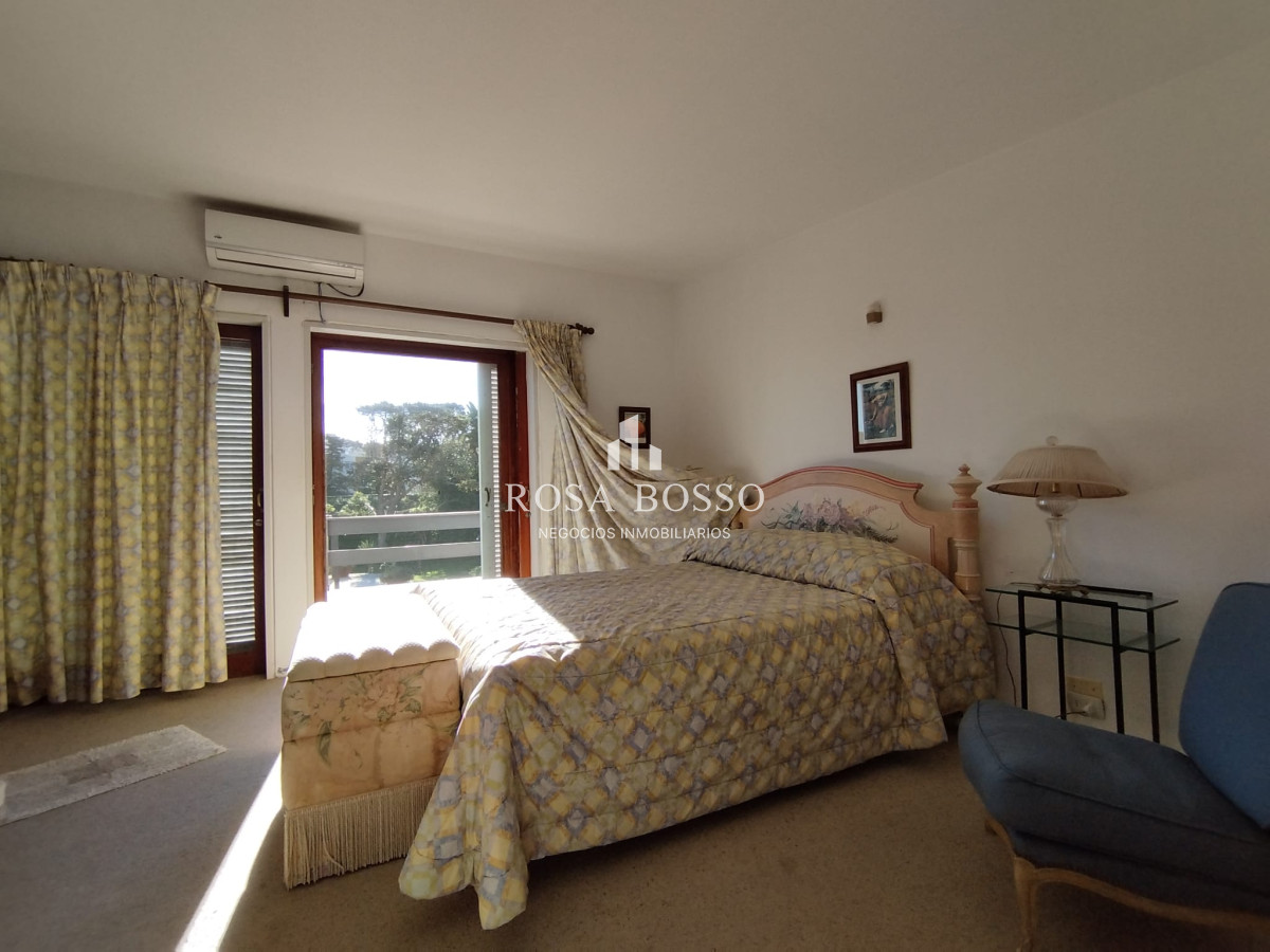 Apartamento ID.8857 - Venta y alquiler de casa en playa mansa Punta del Esate de 4 dormitorios 