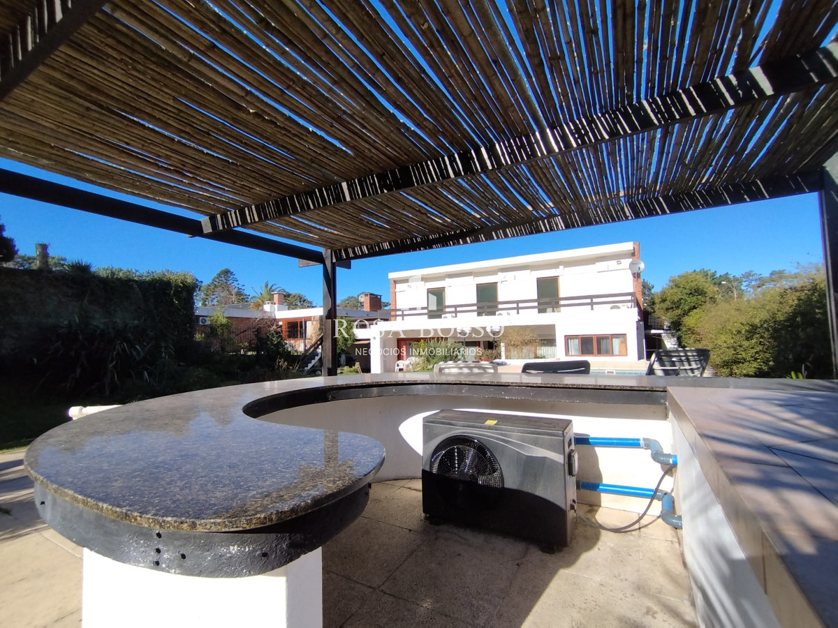 Apartamento ID.8857 - Venta y alquiler de casa en playa mansa Punta del Esate de 4 dormitorios 