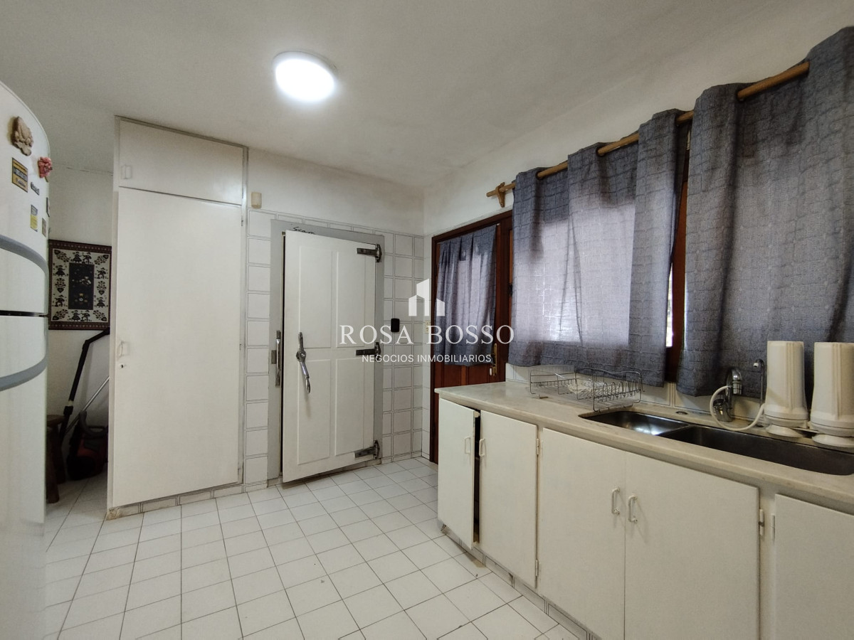Apartamento ID.8857 - Venta y alquiler de casa en playa mansa Punta del Esate de 4 dormitorios 