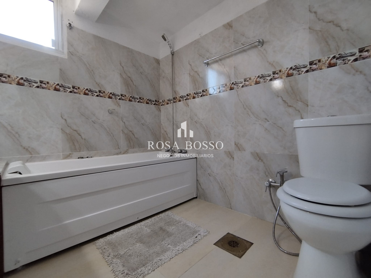 Apartamento ID.8857 - Venta y alquiler de casa en playa mansa Punta del Esate de 4 dormitorios 