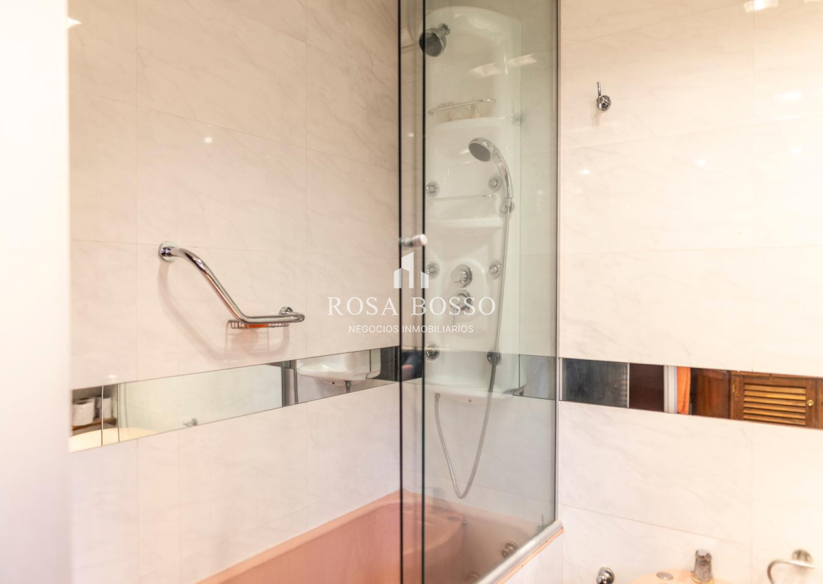 Casa ID.9099 - Casa en venta de 6 dormitorios, playa mansa, Punta del este.