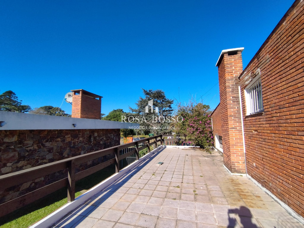 Apartamento ID.8857 - Venta y alquiler de casa en playa mansa Punta del Esate de 4 dormitorios 